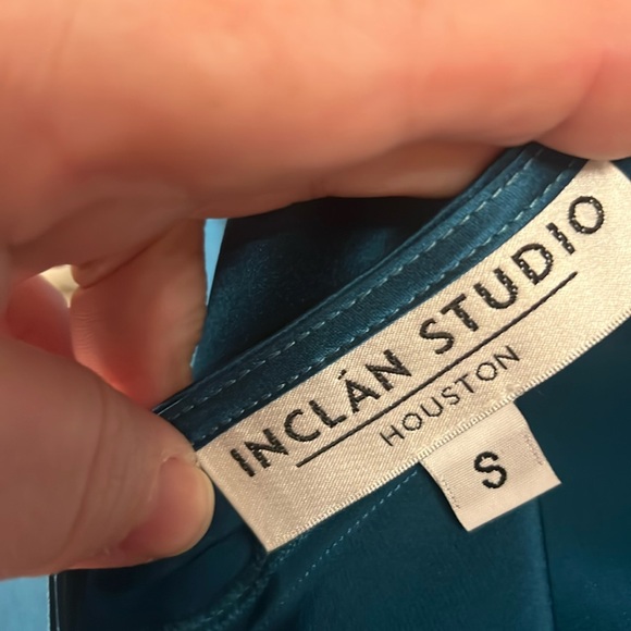Inclan Studio 100% silk blue top. Small. - Picture 9 of 9